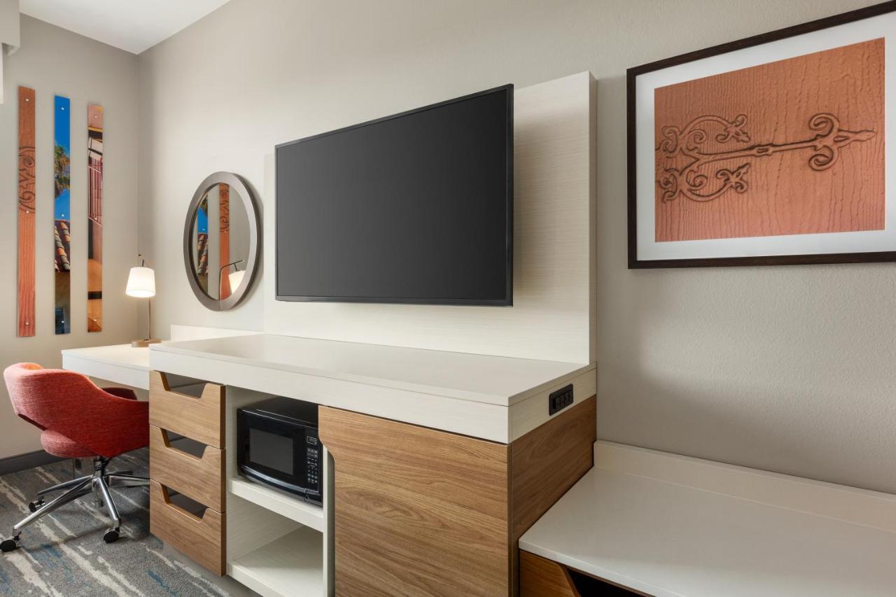 Hampton Inn & Suites San Mateo-San Francisco Airport Bagian luar foto